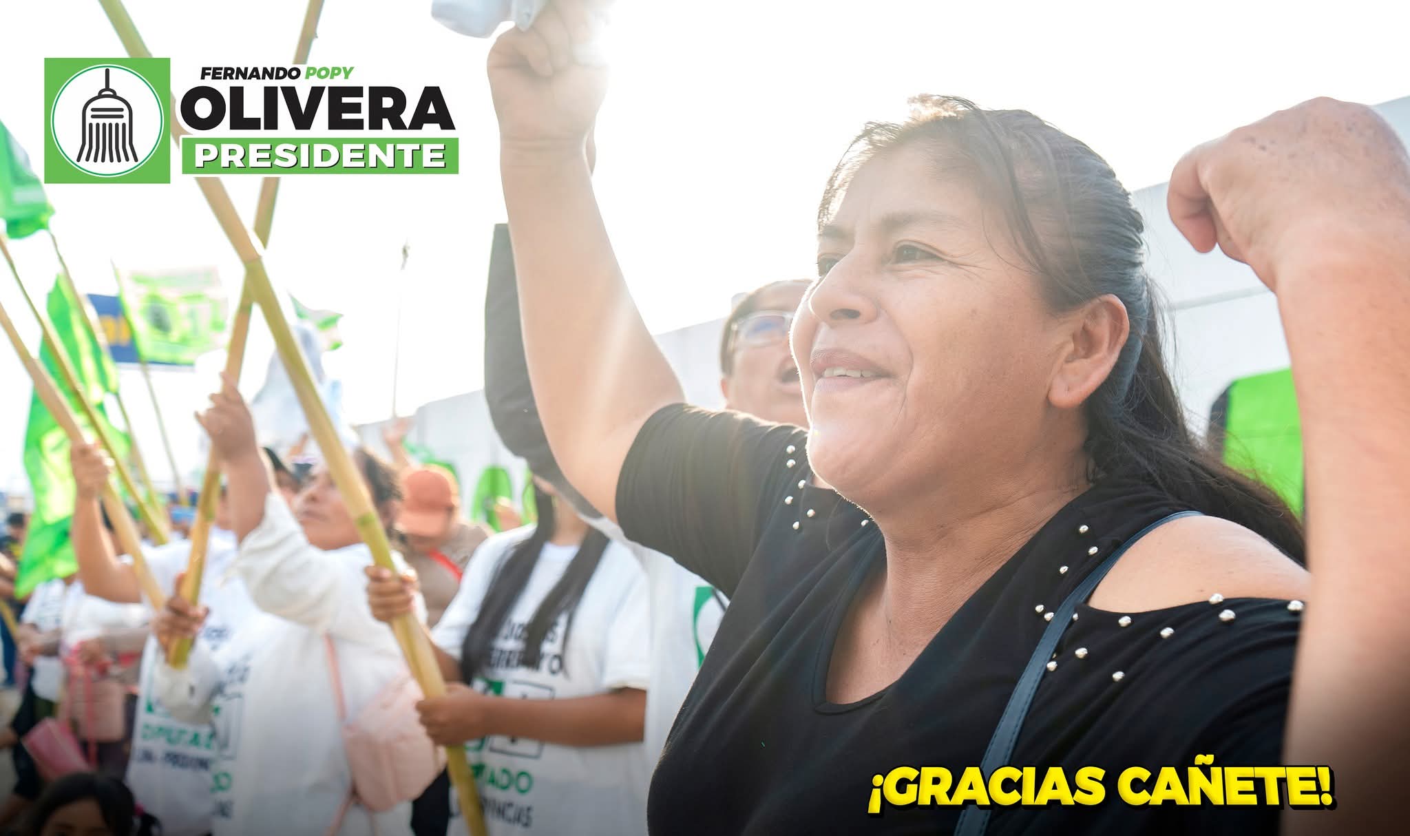 Marlene Luyo Ismaelda escuchando propuestas ciudadanas
